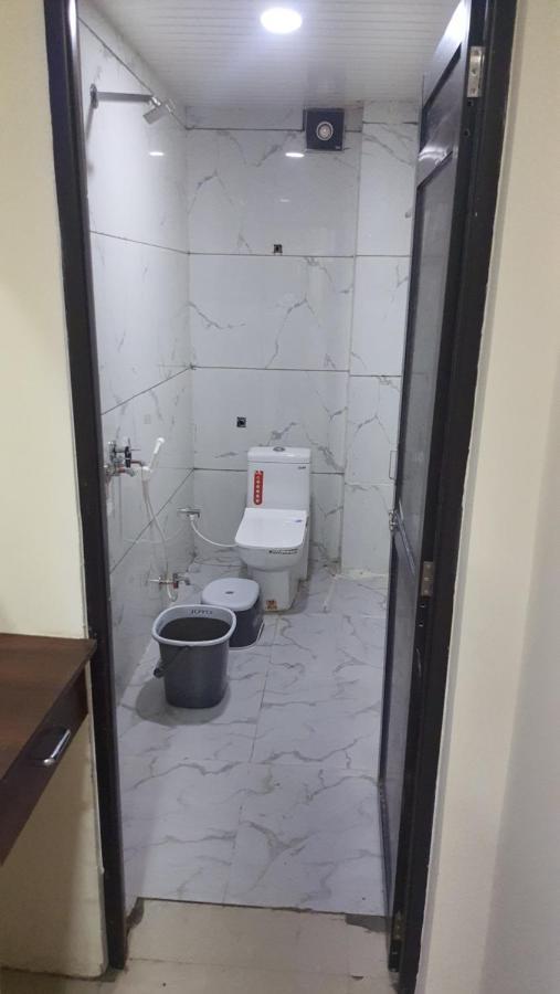 Green Leaf Hotel Ujjain Extérieur photo
