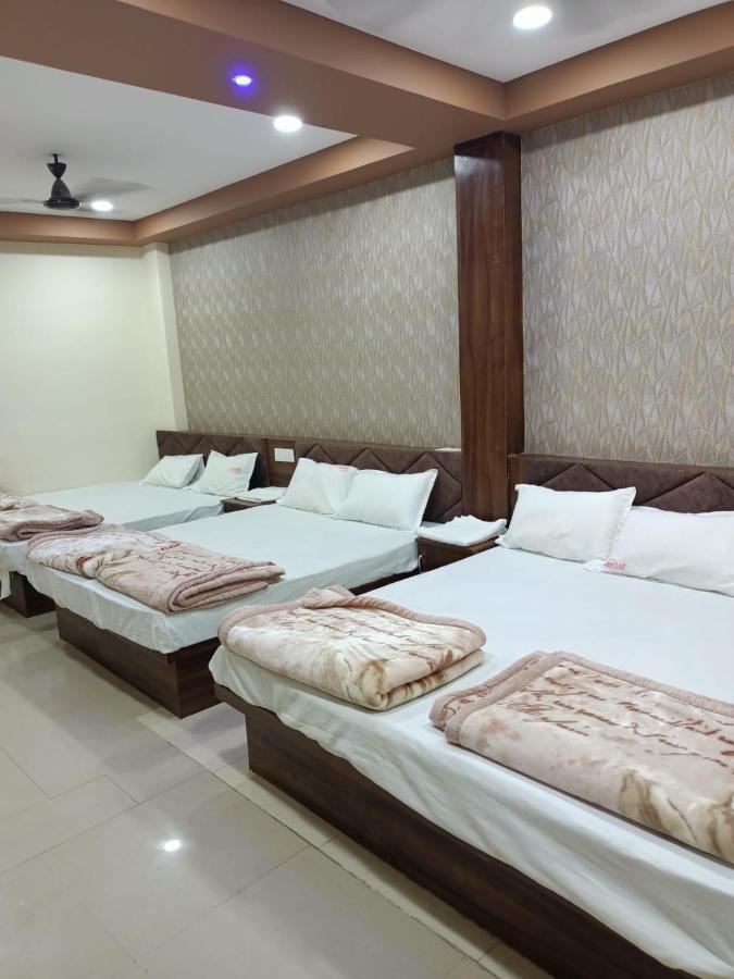 Green Leaf Hotel Ujjain Extérieur photo
