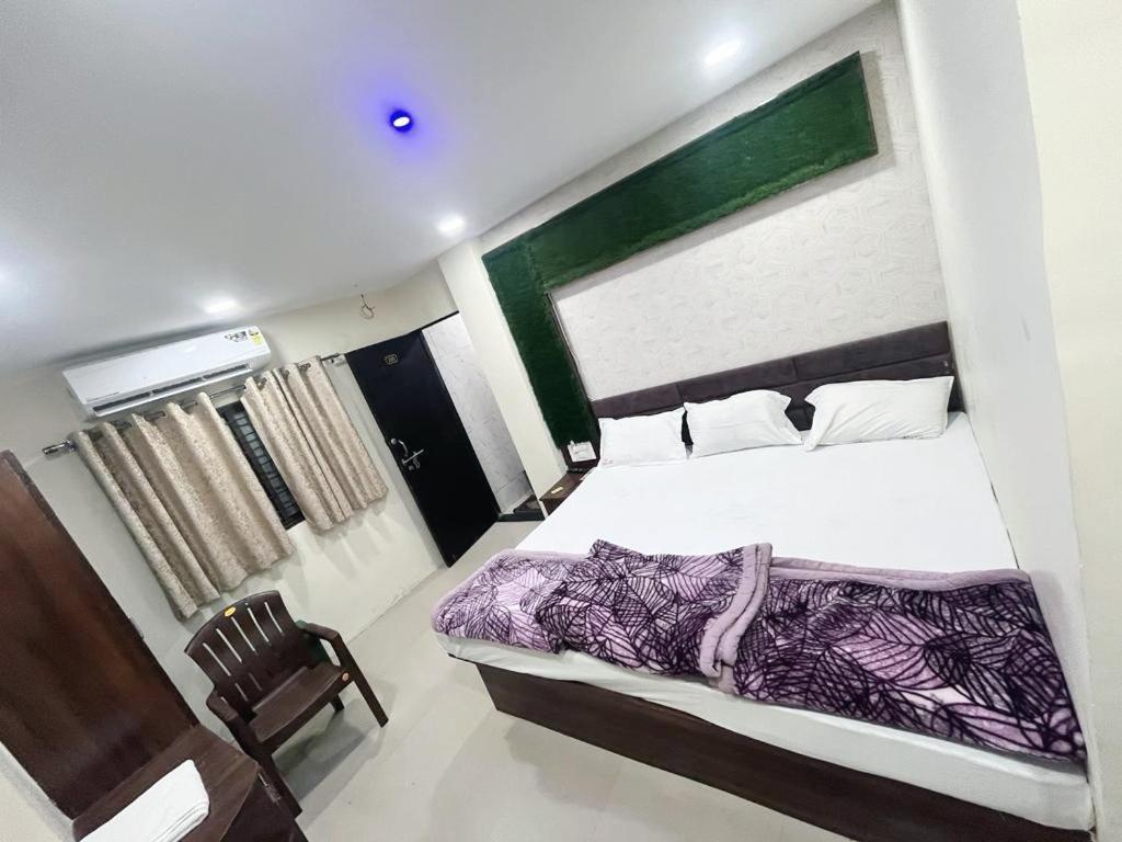 Green Leaf Hotel Ujjain Extérieur photo