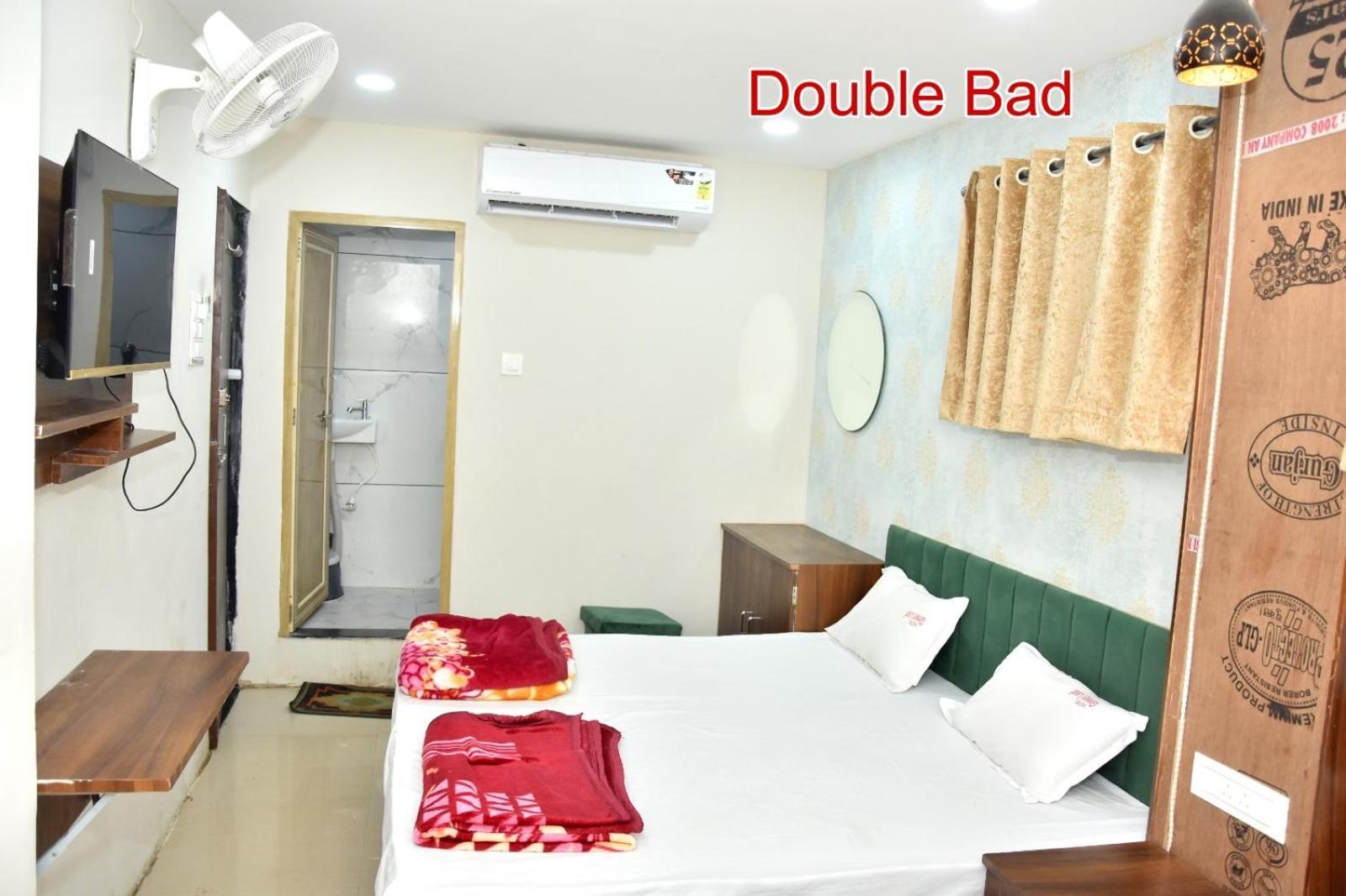 Green Leaf Hotel Ujjain Extérieur photo