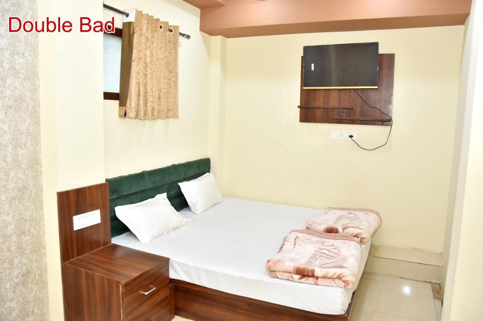 Green Leaf Hotel Ujjain Extérieur photo