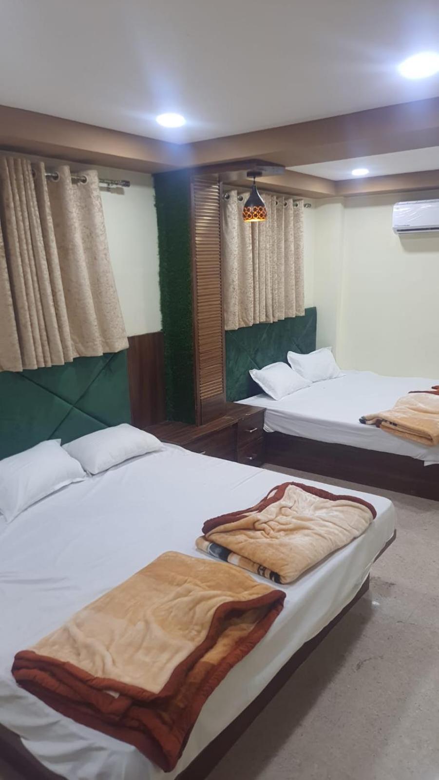 Green Leaf Hotel Ujjain Extérieur photo