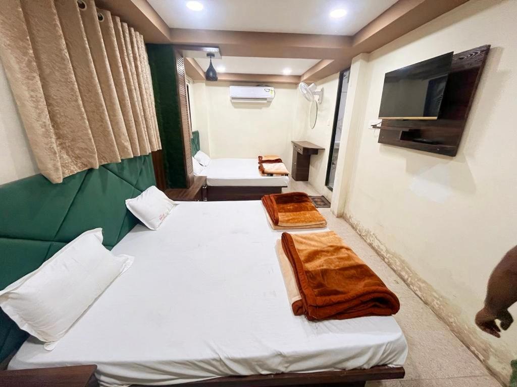 Green Leaf Hotel Ujjain Extérieur photo