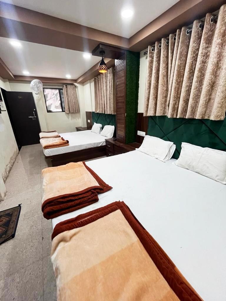 Green Leaf Hotel Ujjain Extérieur photo