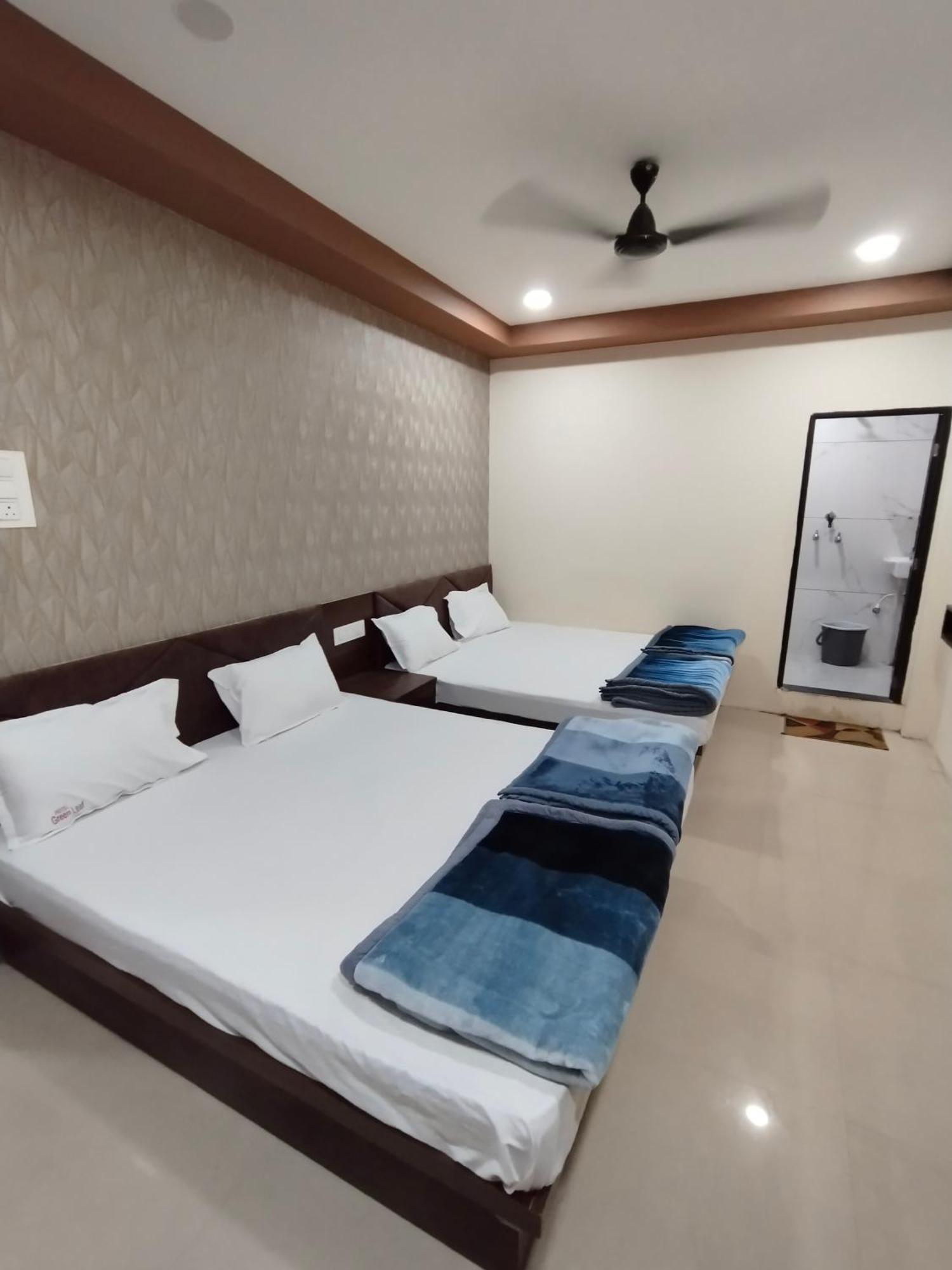 Green Leaf Hotel Ujjain Extérieur photo